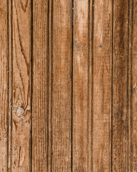 Manutenção de deck de madeira: conservação e tratamento para longevidade.